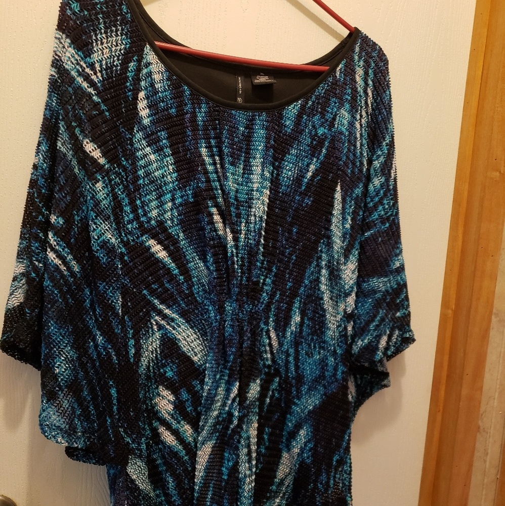 Cute short sleeve top.